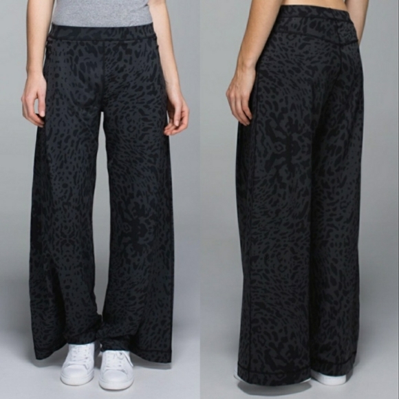Lululemon Forward Fold Leopard Wide Leg Pants Size 2 - Picture 3 of 15